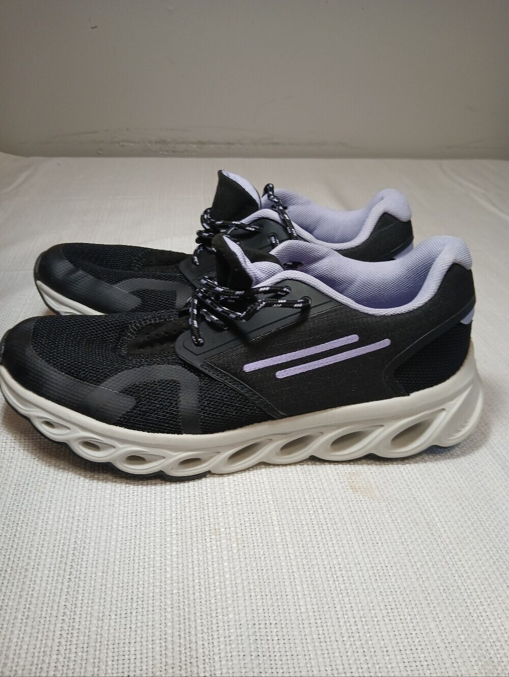 MTA SPORT Men's Black Athletic Sneakers with Light Purple Accents